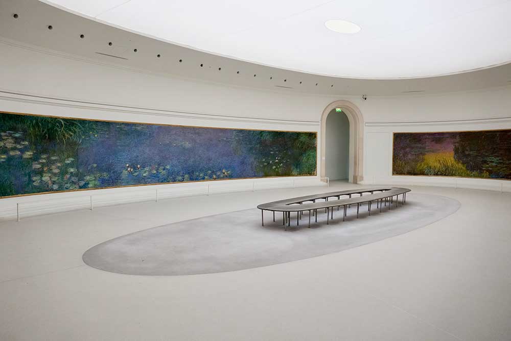 One of the Orangerie's two oval rooms of water lilies (Brady Brenot, CC BY-SA 4.0)