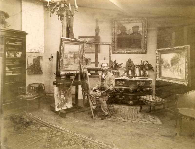 Jean-François Raffaëlli in his Paris studio. A newcomer to the Impressionists.