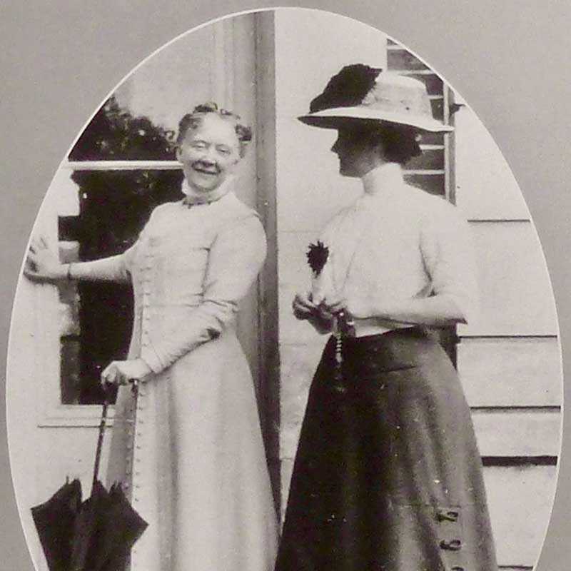 A photograph of Mary Cassatt facing Mrs. J.Durand-Ruel, 1910, photographed by Joseph Durand-Ruel