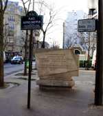 A monument for Emile Zola on Avenue Émile-Zola in the 15th arrondissement of Paris, France (© Martin Greslou, CC BY-SA 3.0)