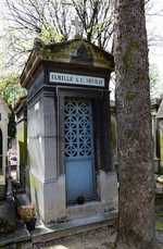 The grave of Georges-Pierre Seurat (1859-1891) at Père Lachaise Cemetery in Paris, France (© Pyb, CC BY-SA 3.0)